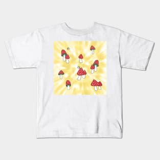 Aesthetic Red Hatted Mushrooms and Butterflies on a Yellow Pastel Tie Dye Background Kids T-Shirt